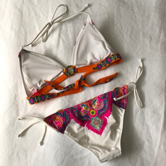 Victoria’s Secret Swim - Picture 2 of 4